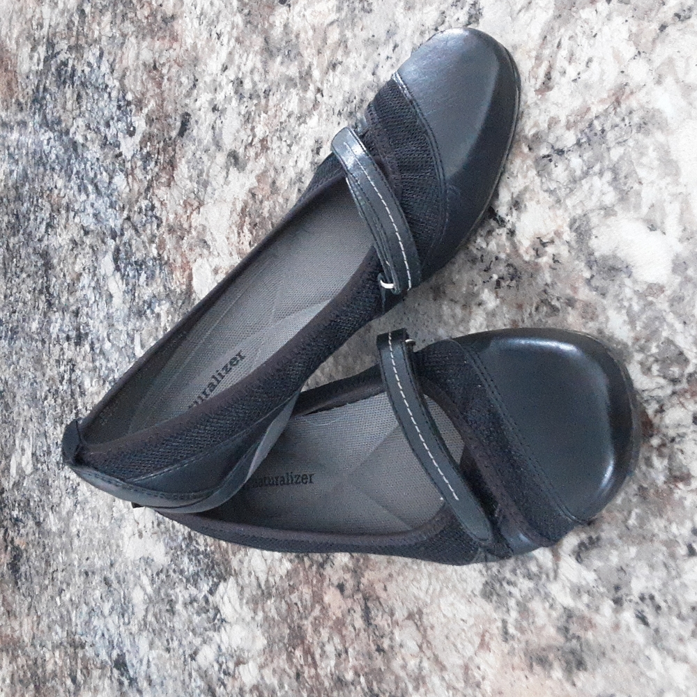 Naturalizer Yesenia Size 8 Black
